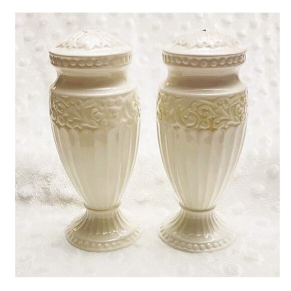 Vintage Ceramic Victorian Style Elegant Salt & Pepper Shaker Set-NEW - Picture 1 of 5